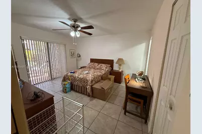 19300 W Lake Dr, Hialeah, FL 33015 - Photo 10