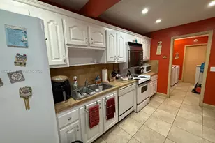 19300 W Lake Dr, Hialeah, FL 33015 - Photo 22