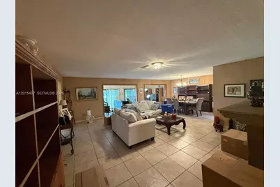 19300 W Lake Dr, Hialeah, FL 33015 - Photo 12