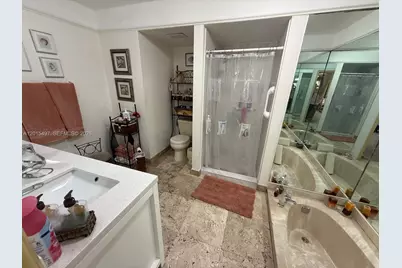 19300 W Lake Dr, Hialeah, FL 33015 - Photo 16