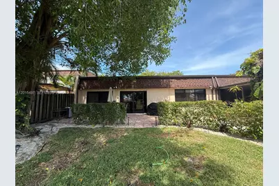 19300 W Lake Dr, Hialeah, FL 33015 - Photo 24