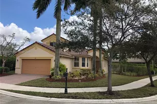 693 Live Oak Ln, Weston, FL 33327 - Photo 2