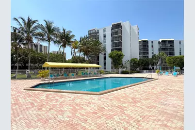 20400 W Country Club Dr #209, Aventura, FL 33180 - Photo 2