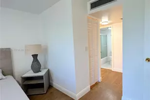 20400 W Country Club Dr, Aventura, FL 33180 - Photo 12
