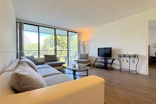 20400 W Country Club Dr, Aventura, FL 33180 - Photo 4