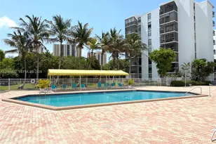 20400 W Country Club Dr, Aventura, FL 33180 - Photo 26