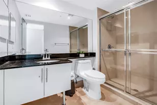 31 SE 5th St, Miami, FL 33131 - Photo 16