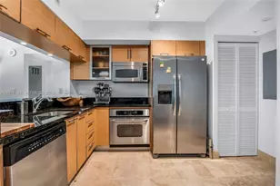 31 SE 5th St, Miami, FL 33131 - Photo 12