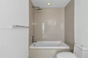 45 SW 9th St, Miami, FL 33130 - Photo 24