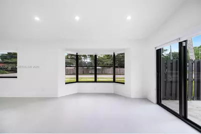 2060 N 26th Ave, Hollywood, FL 33020 - Photo 10