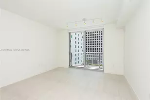 77 SE 5th St, Miami, FL 33131 - Photo 8