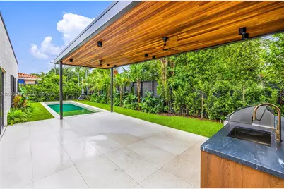 72 W Shore Dr W, Miami, FL 33133 - Photo 4