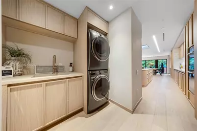 72 W Shore Dr W, Miami, FL 33133 - Photo 18
