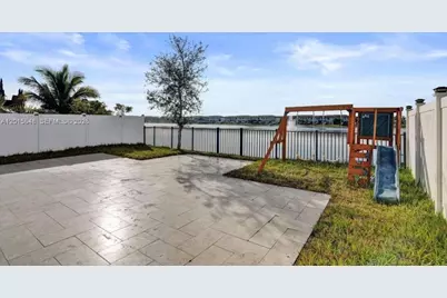 3460 W 103rd Ter, Hialeah, FL 33018 - Photo 38