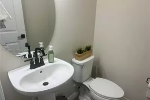 2162 Appleton Cir N, Oakland Park, FL 33309 - Photo 18