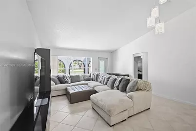 8972 SW 8th St, Boca Raton, FL 33433 - Photo 6