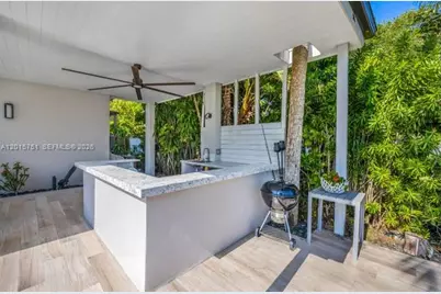 1141 NE 90th St, Miami, FL 33138 - Photo 20