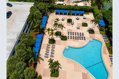 19370 W Collins Ave #902, Sunny Isles Beach, FL 33160 - Photo 2