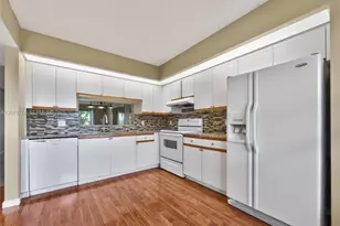 13055 SW 15th Ct, Pembroke Pines, FL 33027 - Photo 8