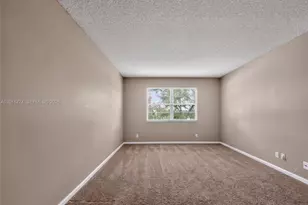 13055 SW 15th Ct, Pembroke Pines, FL 33027 - Photo 14