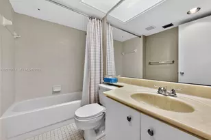 13055 SW 15th Ct, Pembroke Pines, FL 33027 - Photo 12