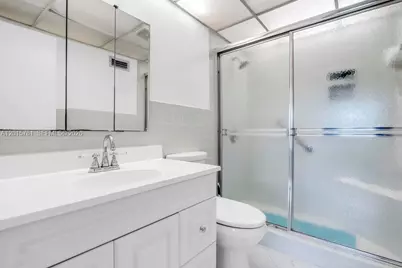 1020 Country Club Dr #405, Margate, FL 33063 - Photo 18