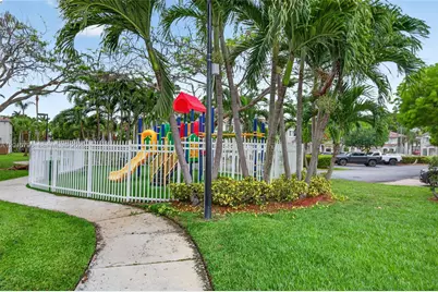 11248 NW 56th St, Doral, FL 33178 - Photo 40