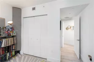 121 NE 34th St, Miami, FL 33137 - Photo 12