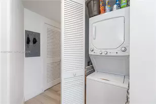 121 NE 34th St, Miami, FL 33137 - Photo 14