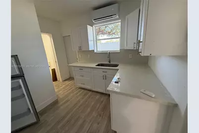 1760 NW 84th St, Miami, FL 33147 - Photo 12