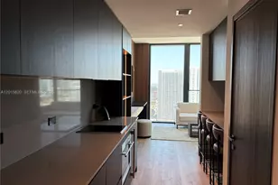 20 NE 11th St, Miami, FL 33132 - Photo 4