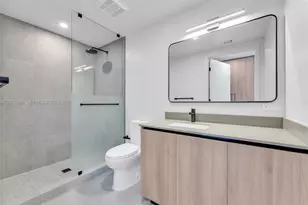 121 NE 5th St, Miami, FL 33132 - Photo 18