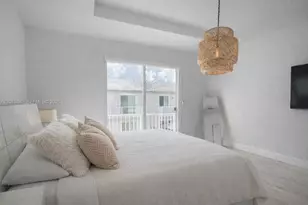686 SE 13th Ct, Homestead, FL 33034 - Photo 2