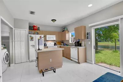 1660 SE 30th St, Homestead, FL 33035 - Photo 16