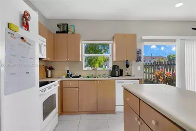1660 SE 30th St, Homestead, FL 33035 - Photo 12