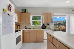 1660 SE 30th St, Homestead, FL 33035 - Photo 12