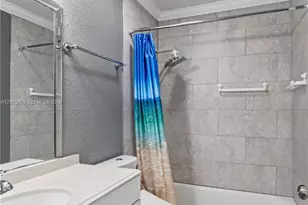 5471 W 27th Ct, Hialeah, FL 33016 - Photo 16