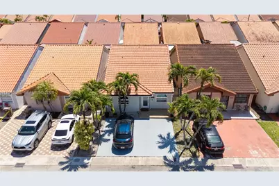 5471 W 27th Ct, Hialeah, FL 33016 - Photo 30