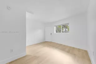 13880 NE 20th Pl, North Miami Beach, FL 33181 - Photo 12