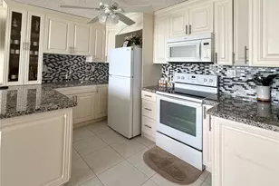 7135 Collins Ave, Miami Beach, FL 33141 - Photo 10