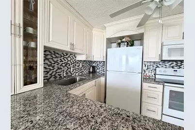 7135 Collins Ave #1214, Miami Beach, FL 33141 - Photo 12