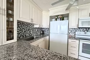 7135 Collins Ave, Miami Beach, FL 33141 - Photo 12
