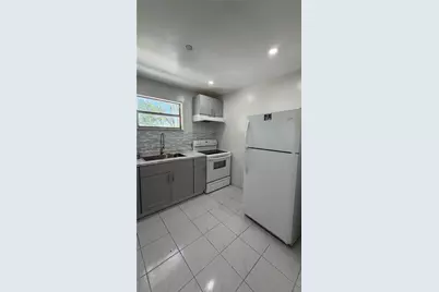 7101 Byron Ave #201, Miami Beach, FL 33141 - Photo 4