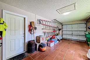 2176 Nova Village Dr, Davie, FL 33317 - Photo 30