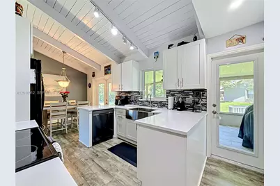 2176 Nova Village Dr, Davie, FL 33317 - Photo 12