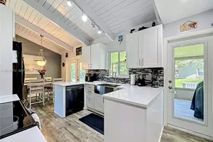 2176 Nova Village Dr, Davie, FL 33317 - Photo 12