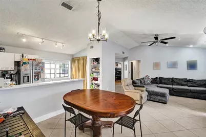 11730 NW 12th St, Pembroke Pines, FL 33026 - Photo 16