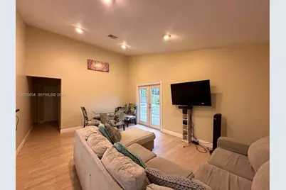 11143 E Model Cir E, Boca Raton, FL 33428 - Photo 4