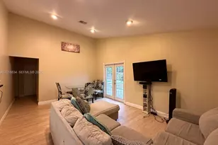 11143 E Model Cir E, Boca Raton, FL 33428 - Photo 4