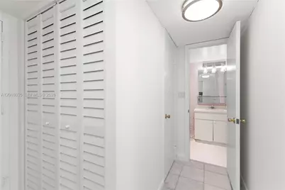 345 Ocean Dr #424, Miami Beach, FL 33139 - Photo 18